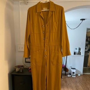 Adorable tan/mustard jumpsuit ☀️